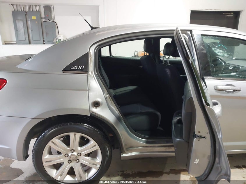 2013 CHRYSLER 200 TOURING · Фото 8
