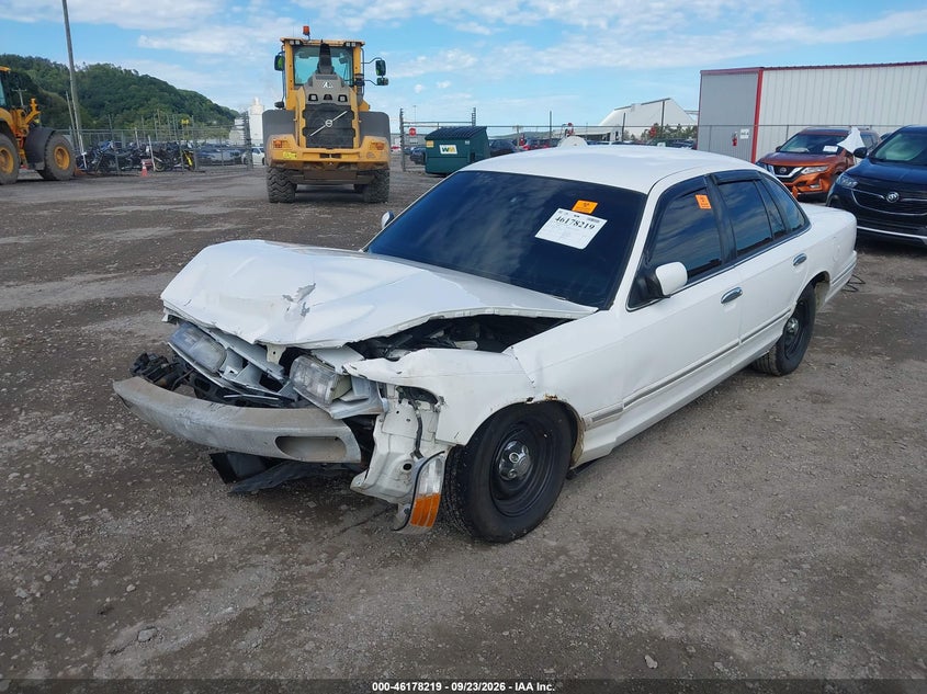 1997 Ford Crown Victoria Lx, Front & Rear, IAAI, VIN 2FALP74W6VX220211 — photo 2