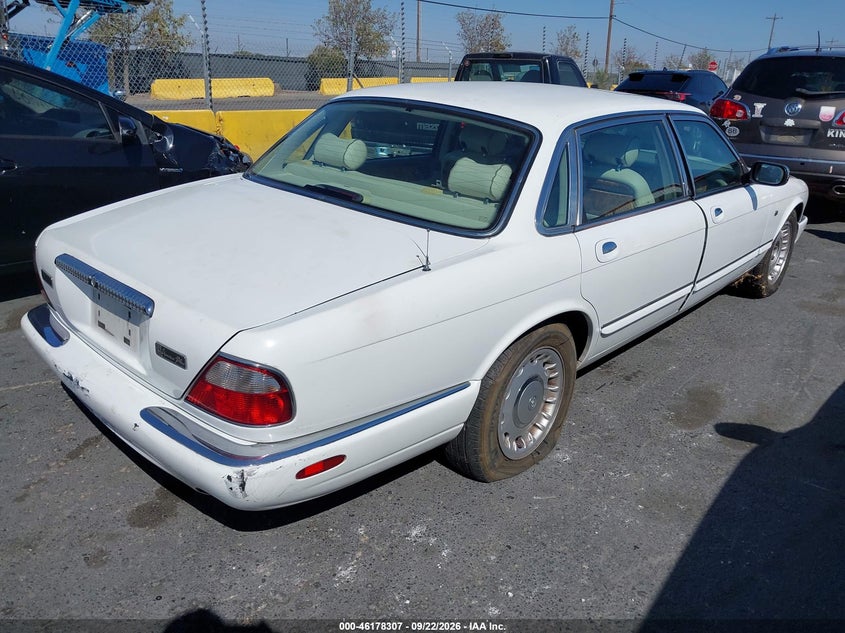 JAGUAR XJ8 1998 VIN SAJKX6244WC824079
