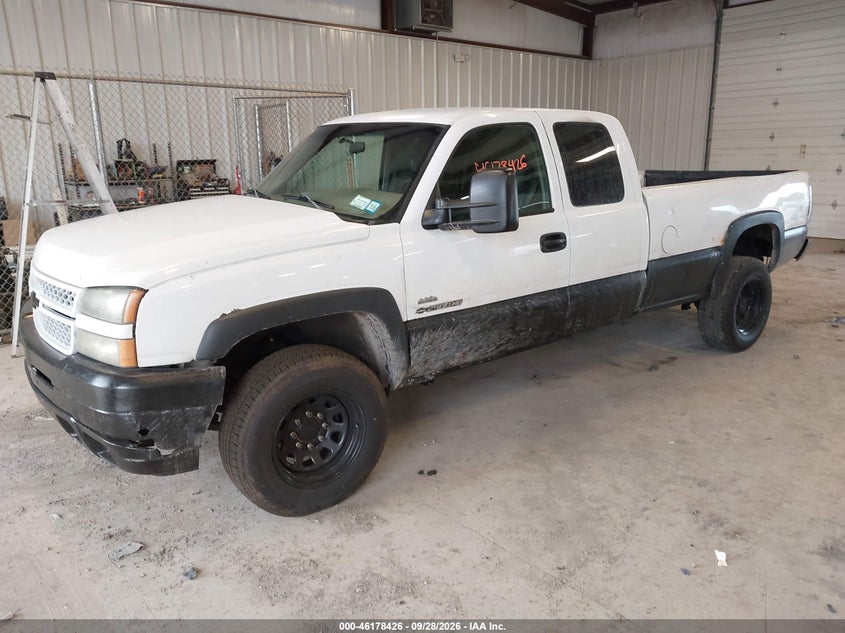 2006 Chevrolet Silverado 2500Hd Work Truck, Interior Burn, IAAI, VIN 1GCHK29U36E238547 — photo 2