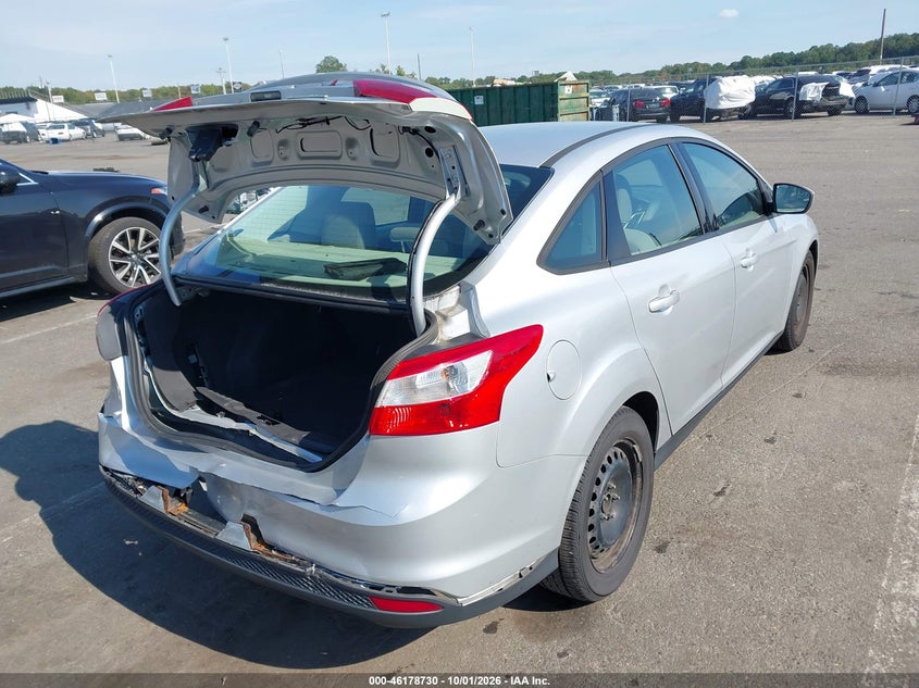 Vin: 1fahp3f28cl431543, lot: 46678590, ford focus se 20124