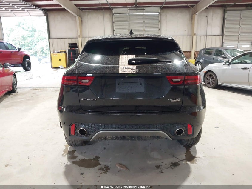 JAGUAR E-PACE - zdjęcie 16
