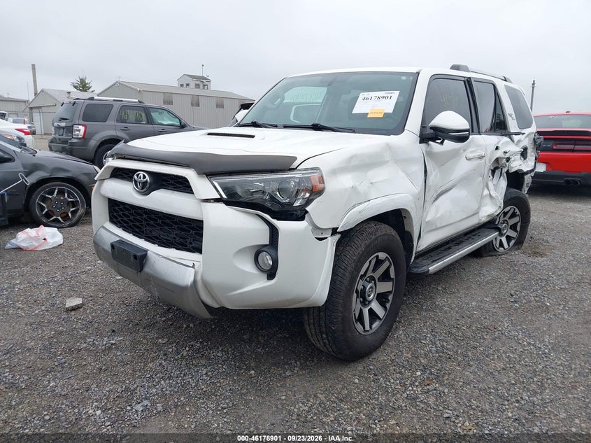 Vin: jtebu5jr2j5503231, lot: 46678761, toyota 4runner trd off road premium 20182