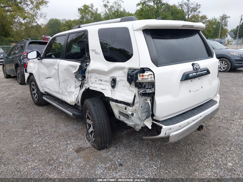 Vin: jtebu5jr2j5503231, lot: 46678761, toyota 4runner trd off road premium 20183