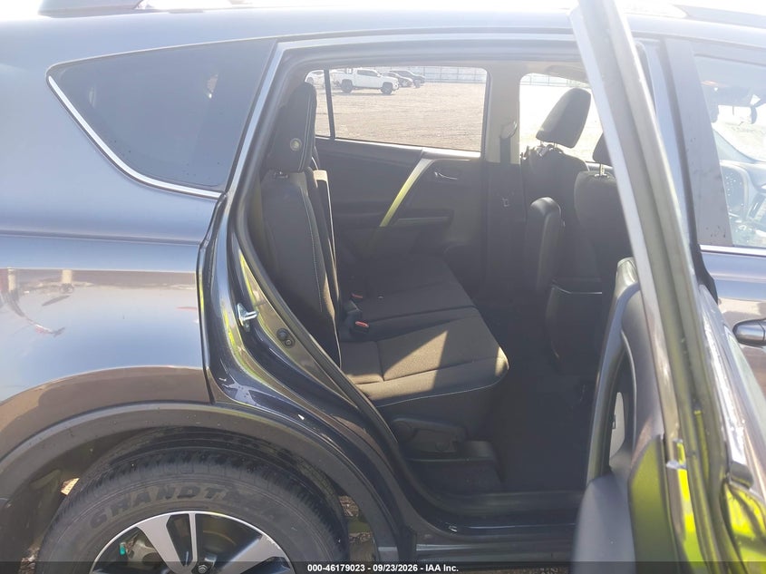 TOYOTA RAV4 - zdjęcie 8