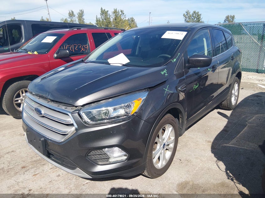 Vin: 1fmcu9gd2kua94758, lot: 46678885, ford escape se 20192
