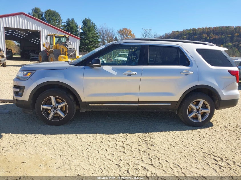 2017 FORD EXPLORER XLT · Photo 14