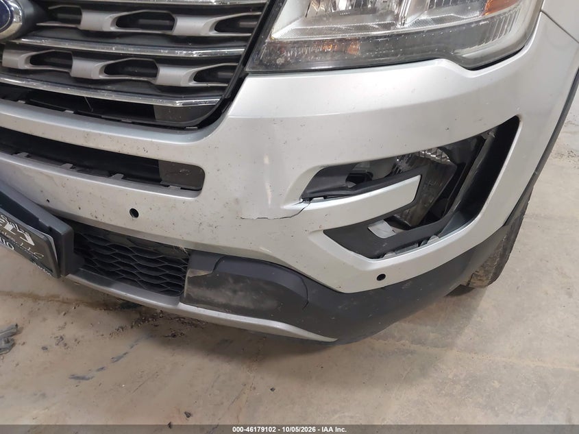 2017 FORD EXPLORER XLT · Photo 6