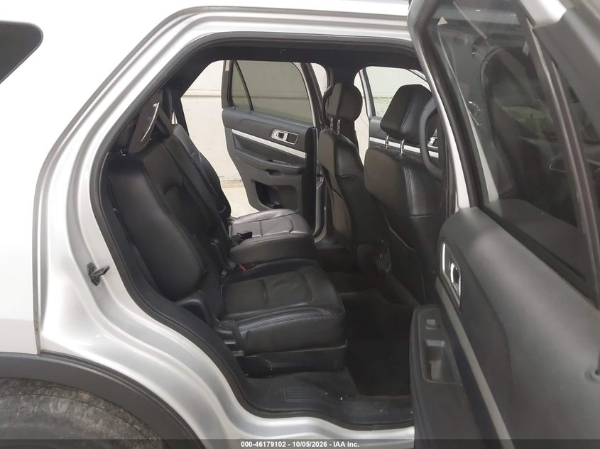 2017 FORD EXPLORER XLT · Photo 8