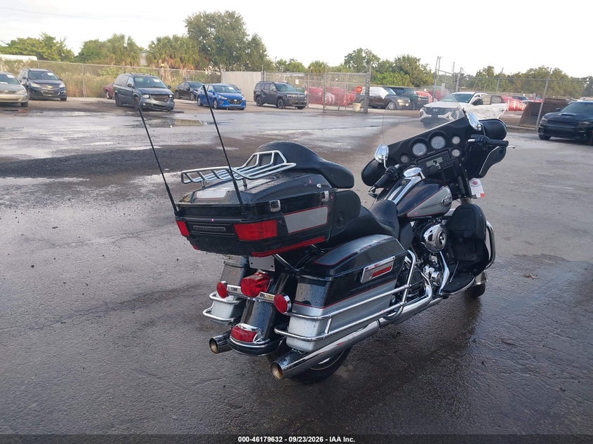 HARLEY-DAVIDSON FLHTCU 2010