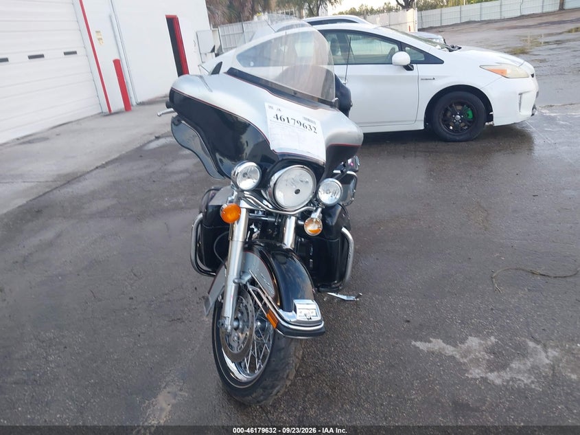 HARLEY-DAVIDSON FLHTCU 2010