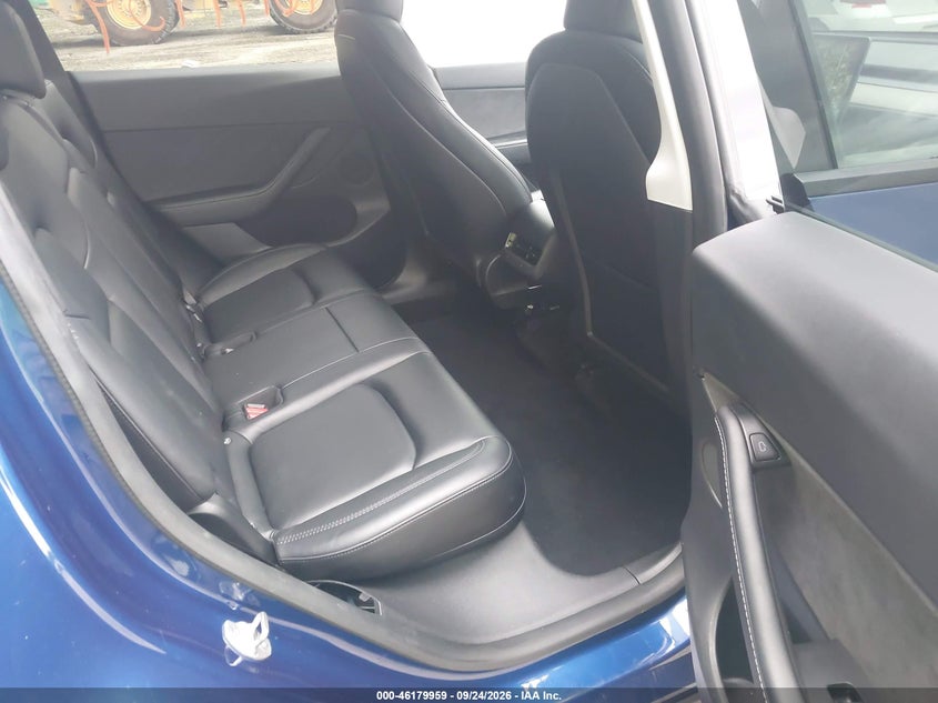 TESLA MODEL Y - zdjęcie 8
