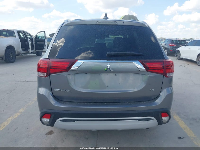 Photo 17 - MITSUBISHI OUTLANDER