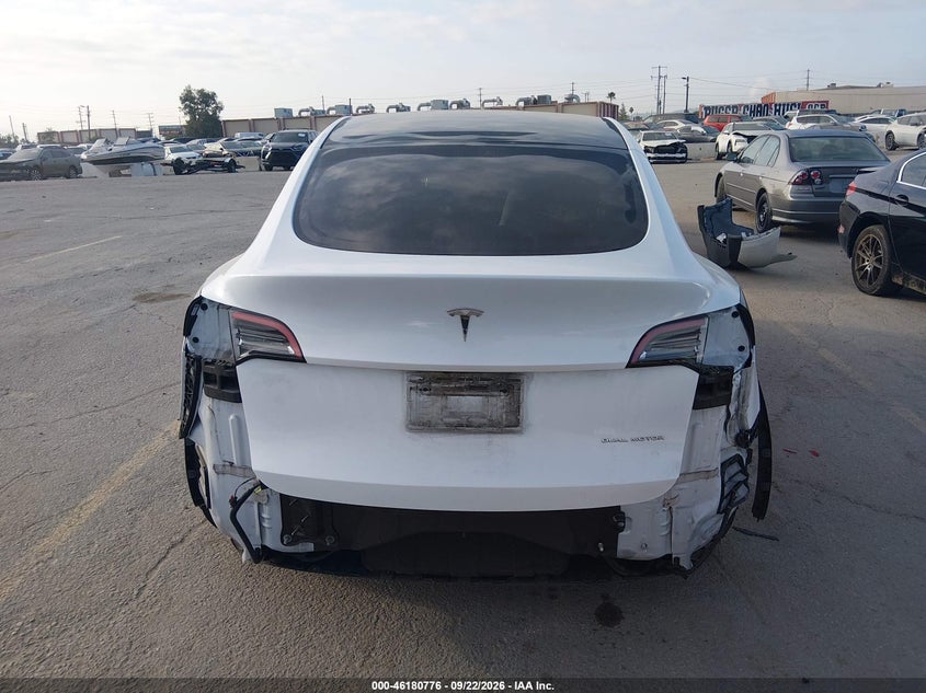 TESLA MODEL Y - zdjęcie 17