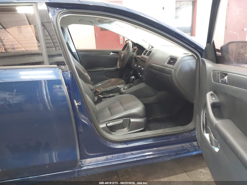 2011 VOLKSWAGEN JETTA auction photo 5