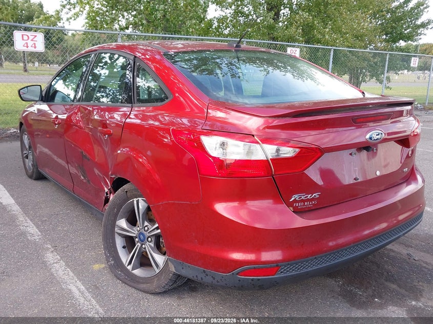 Vin: 1fadp3f2xel409559, lot: 46681247, ford focus se 20143