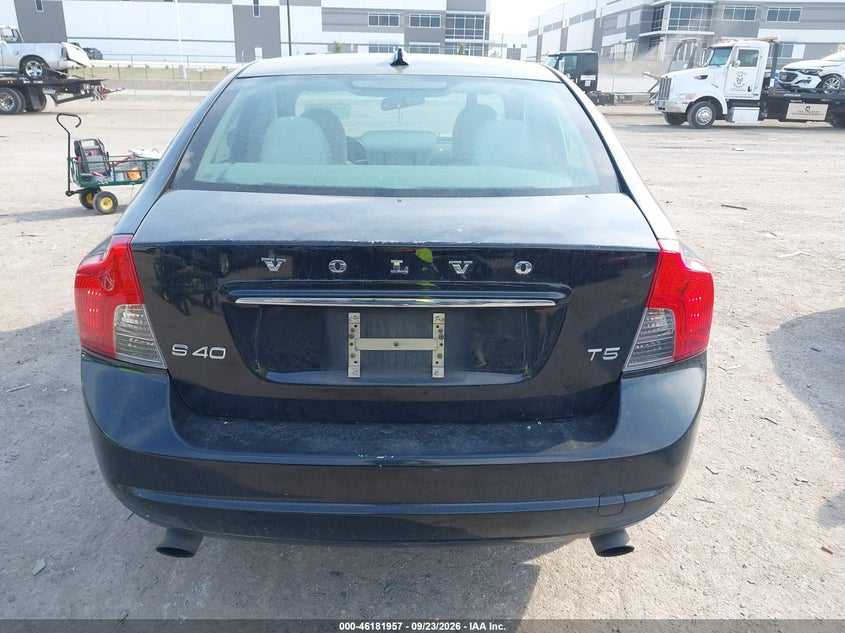 2011 VOLVO S40 T5 · Фото 16