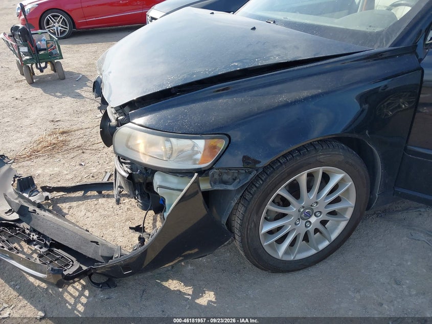 2011 VOLVO S40 T5 · Фото 6
