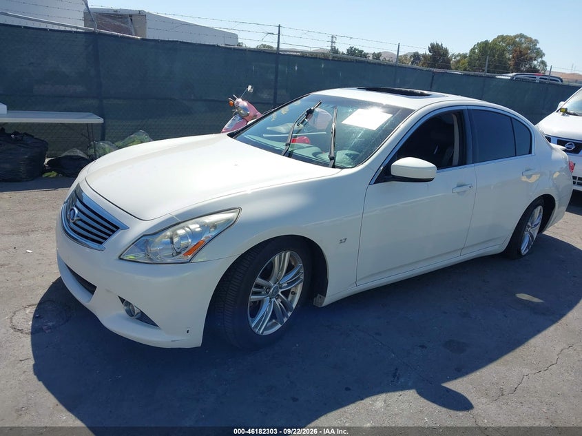 2015 INFINITI Q40 · Photo 2
