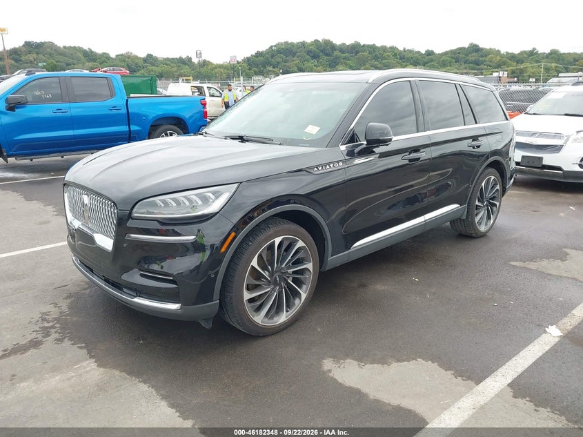 2024 Lincoln Aviator, Right Side, IAAI, VIN 5LM5J7XC5RGL08967 — photo 2