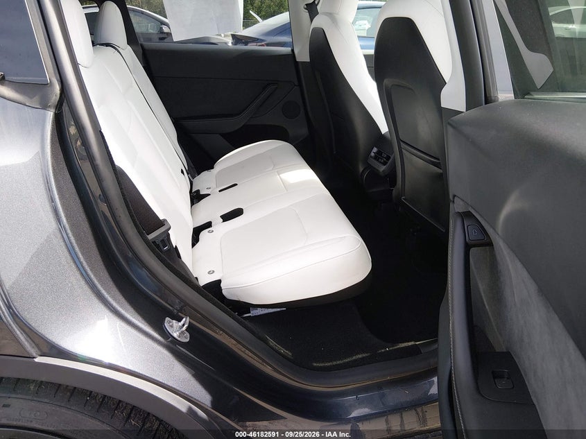 TESLA MODEL Y 2024 VIN 7SAYGDEF3RA266159