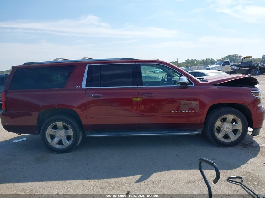 CHEVROLET SUBURBAN - zdjęcie 13