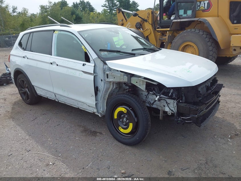Vin: 3vv8b7ax4rm139173, lot: 46682864, volkswagen tiguan 2.0t se r-line black 2024 img_1