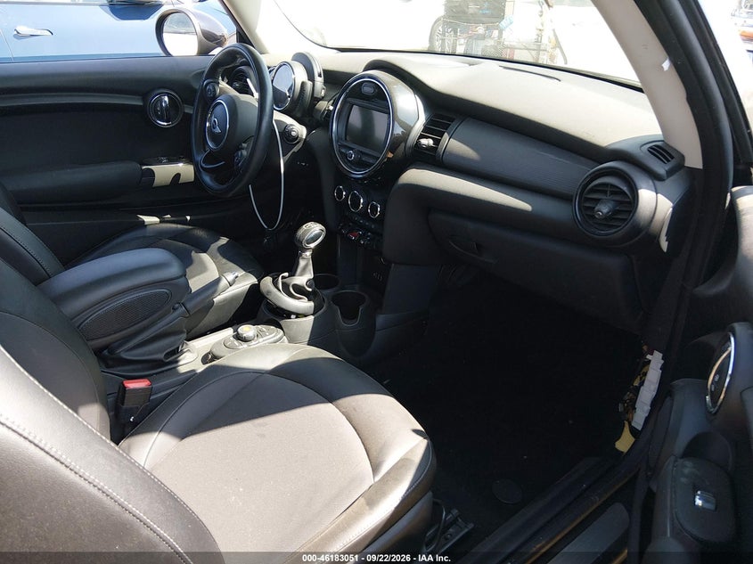2017 MINI HARDTOP COOPER · Photo 5
