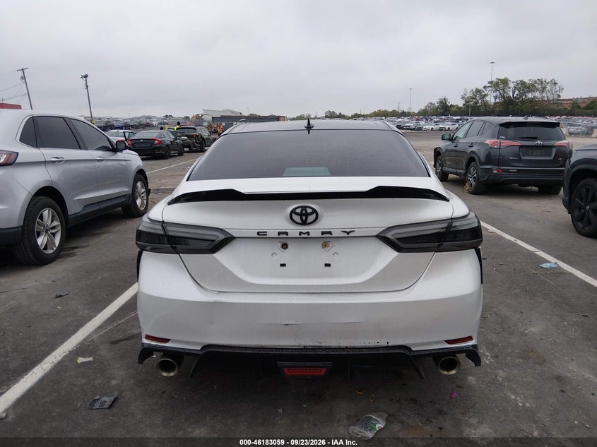 TOYOTA CAMRY - zdjęcie 16