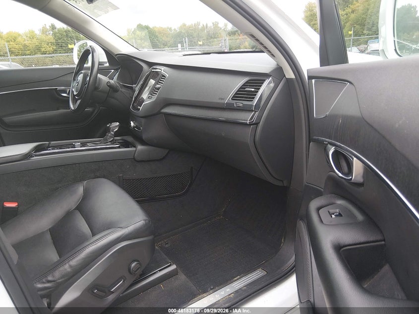 2020 VOLVO XC90 T5 MOMENTUM 7 PASSENGER · Фото 5