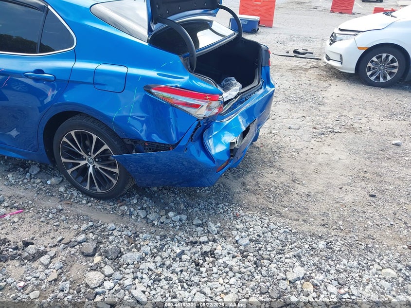 TOYOTA CAMRY - zdjęcie 12