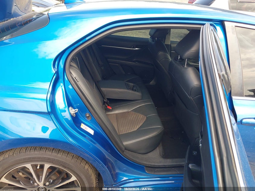 TOYOTA CAMRY - zdjęcie 8