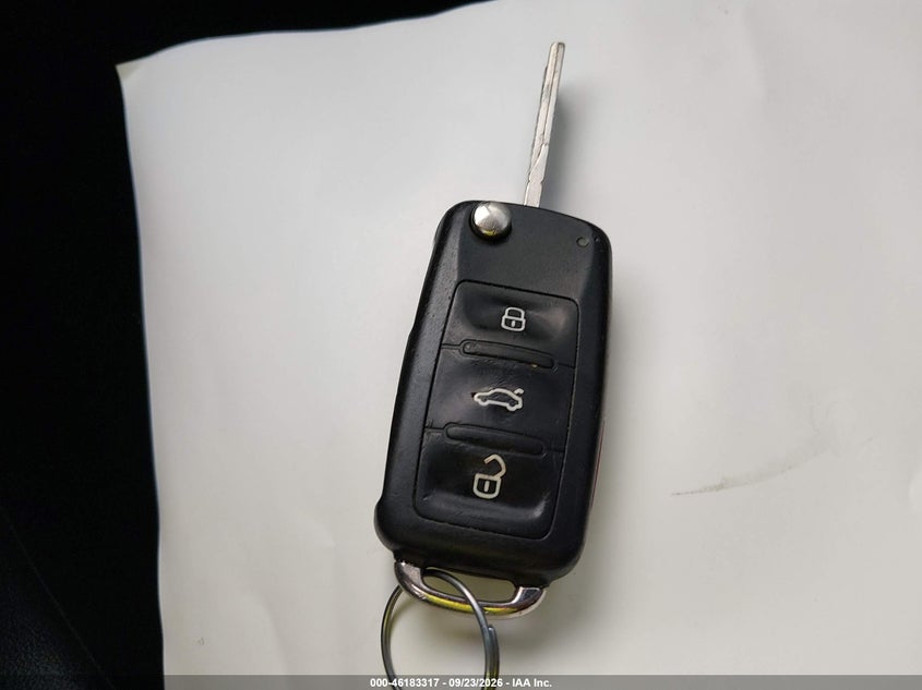 VOLKSWAGEN BEETLE 2013 VIN 3VWJX7AT4DM639662