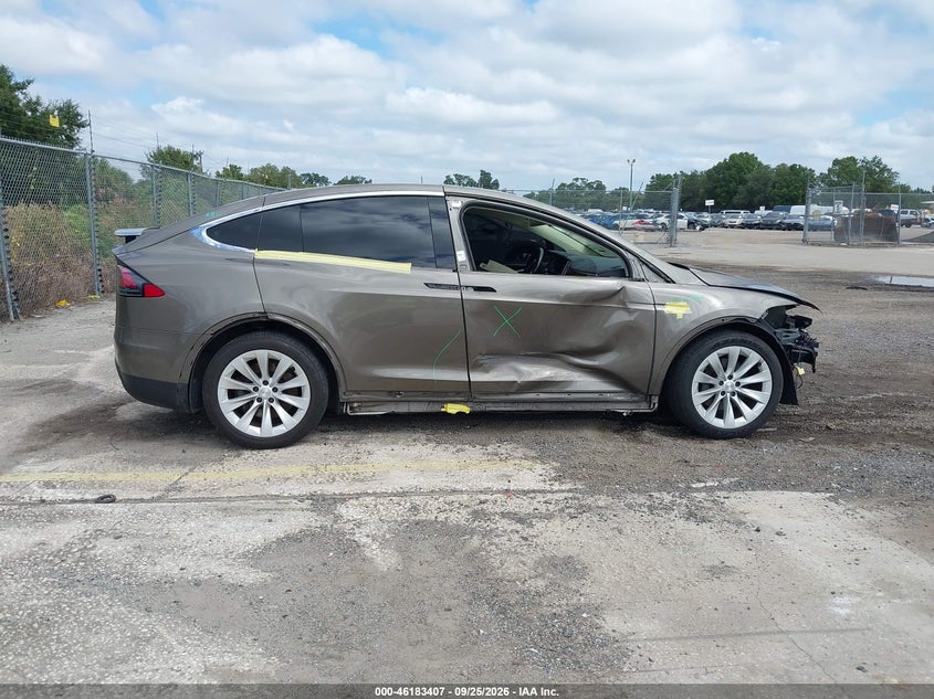 TESLA MODEL X - zdjęcie 14