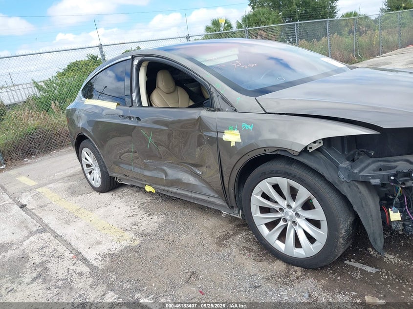 TESLA MODEL X - zdjęcie 23