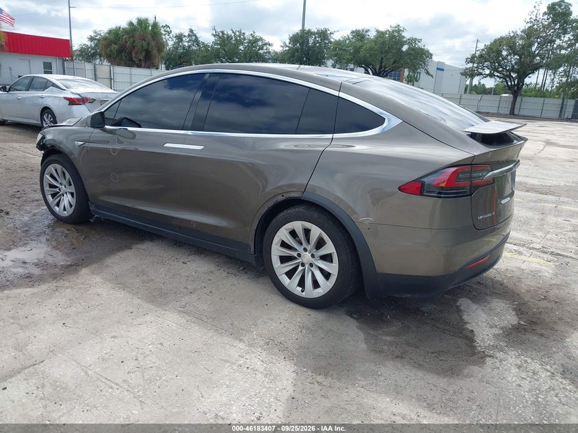 TESLA MODEL X - zdjęcie 3
