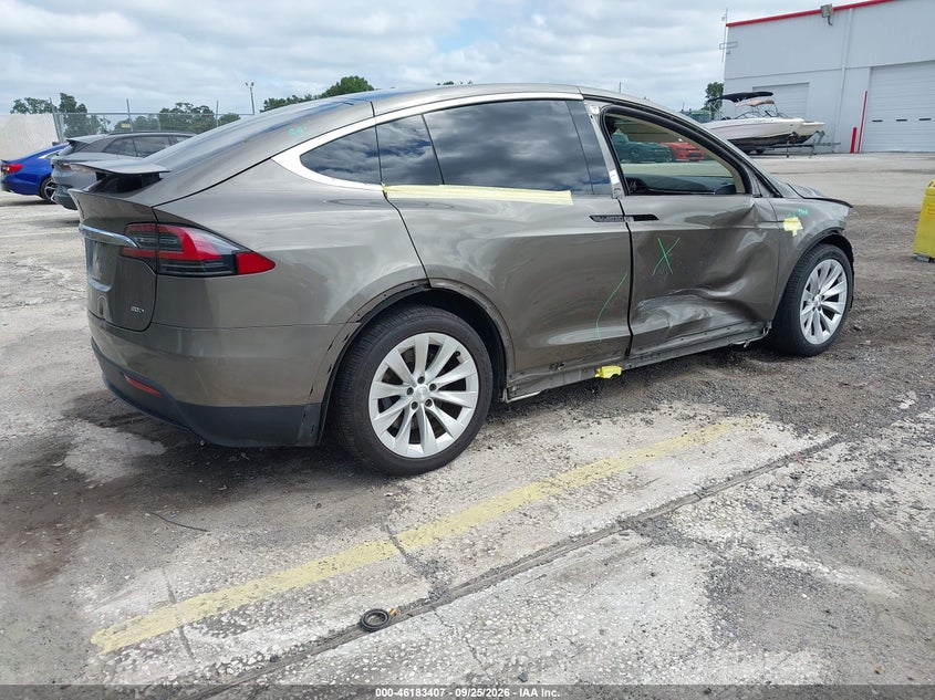 TESLA MODEL X - zdjęcie 4