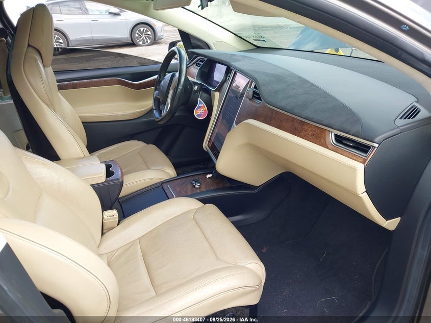 TESLA MODEL X - zdjęcie 5