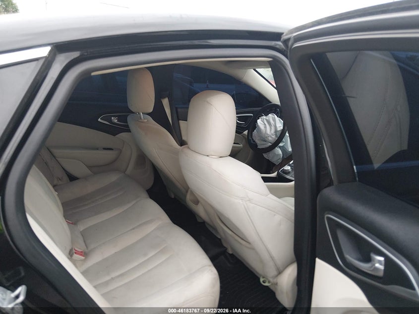 Фото 8 - CHRYSLER 200