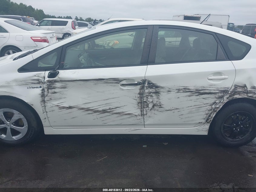 TOYOTA PRIUS - zdjęcie 14