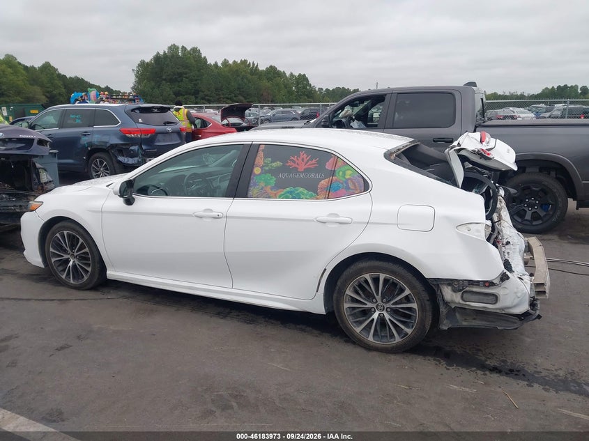 TOYOTA CAMRY - zdjęcie 15