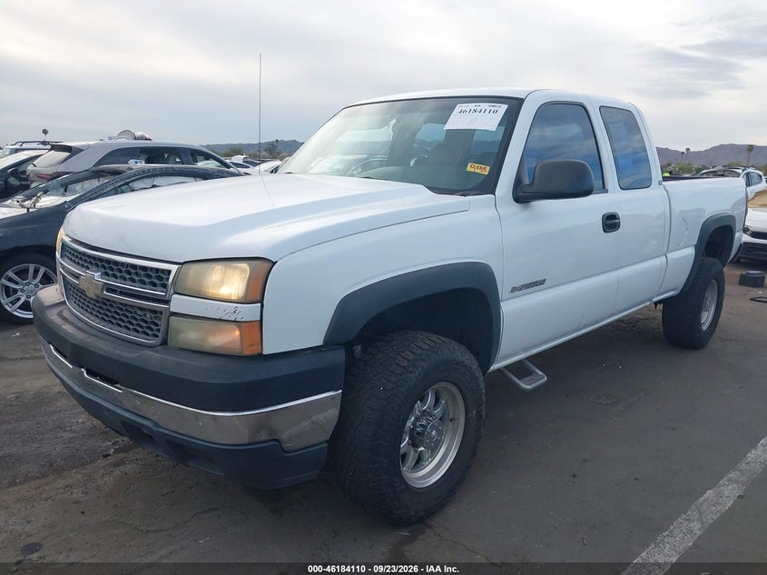 2005 CHEVROLET SILVERADO 2500HD WORK TRUCK · Фото 2