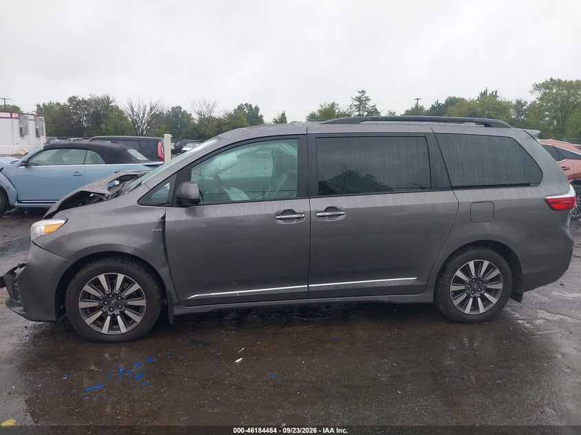 TOYOTA SIENNA - zdjęcie 14