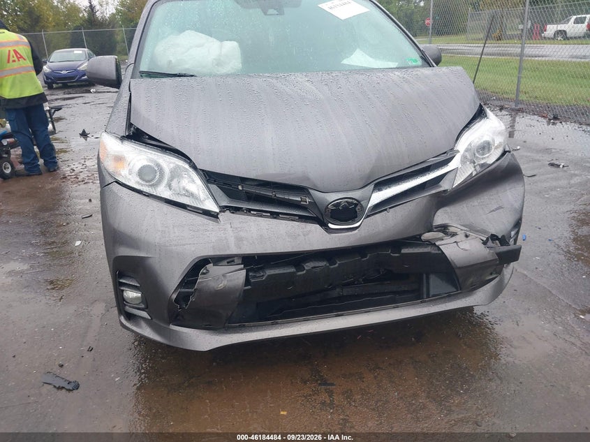 TOYOTA SIENNA - zdjęcie 6