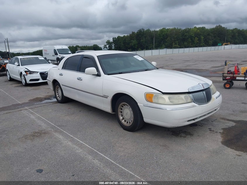 2001 LINCOLN TOWN CAR EXECUTIVE