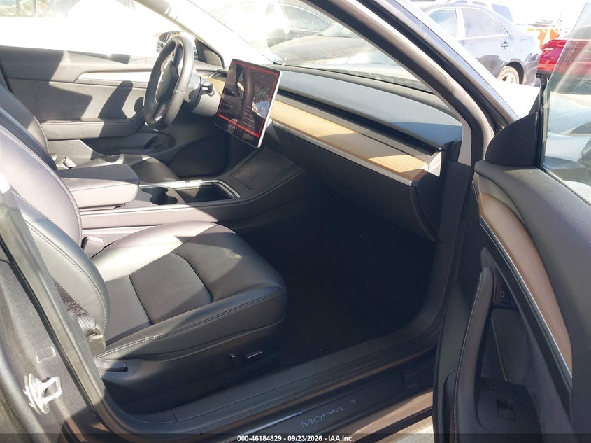 TESLA MODEL 3 - zdjęcie 5