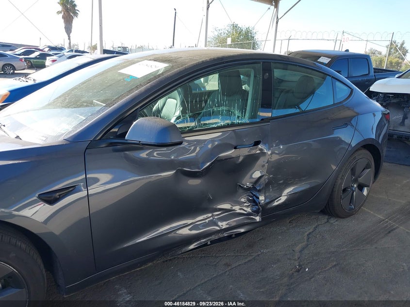 TESLA MODEL 3 - zdjęcie 6