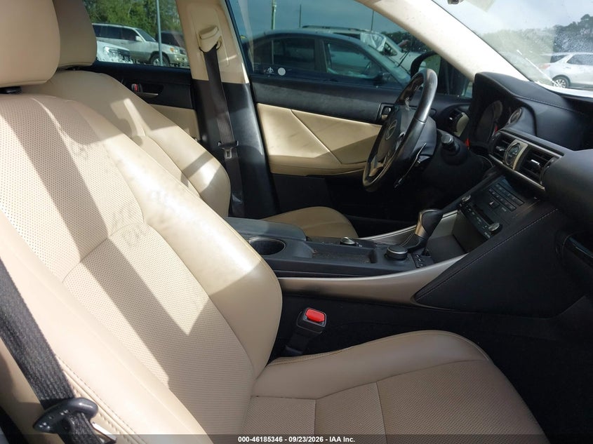 LEXUS IS 200T - zdjęcie 5