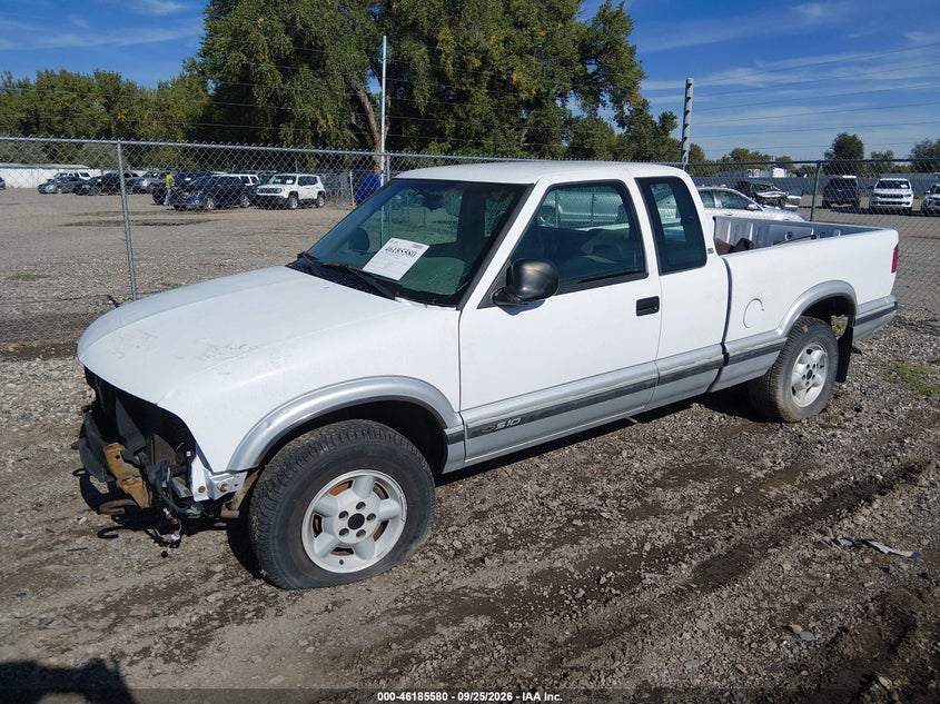 1995 Chevrolet S Truck S10, Front End, IAAI, VIN 1GCDT19W1S8235226 — photo 2