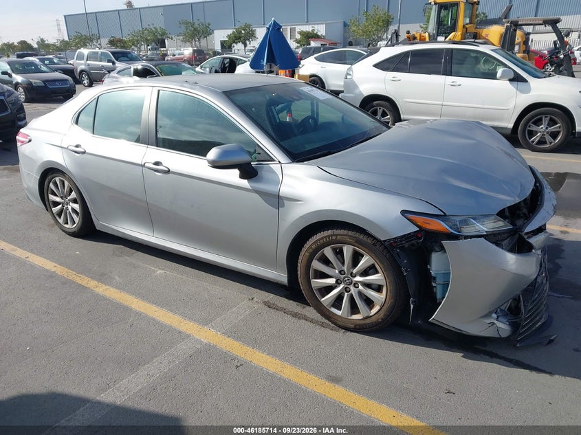 TOYOTA CAMRY - zdjęcie 1